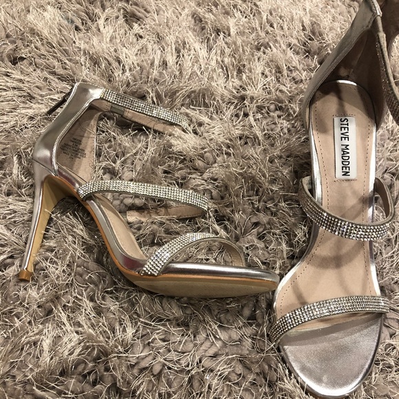 Steve Madden strapped heels - Picture 1 of 3